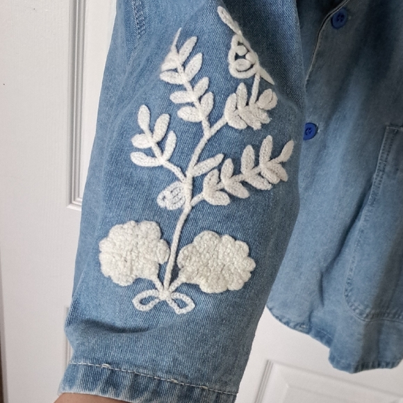 Floral Embroidered Denim Blazer - Picture 5 of 8